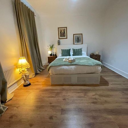 Park View Homestay Barking  Bagian luar foto
