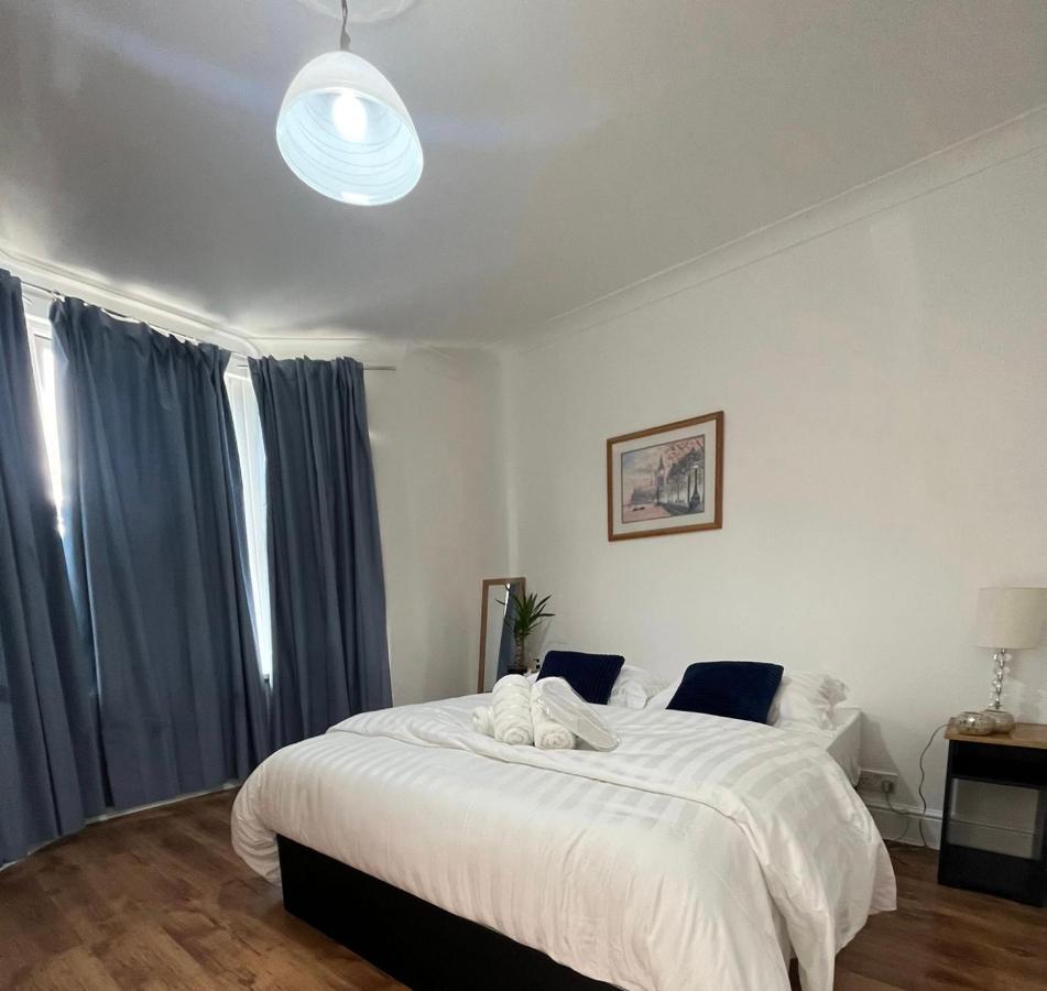 Park View Homestay Barking  Bagian luar foto