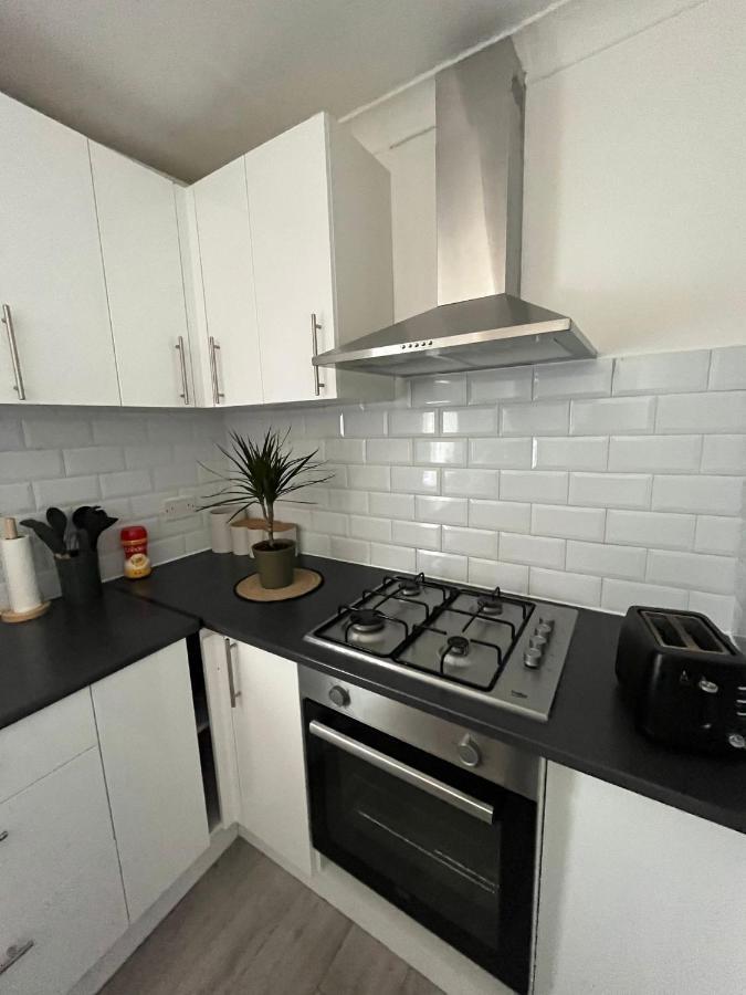 Park View Homestay Barking  Bagian luar foto