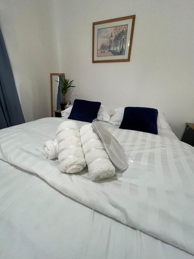 Park View Homestay Barking  Bagian luar foto