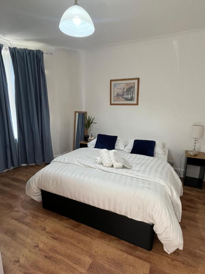 Park View Homestay Barking  Bagian luar foto