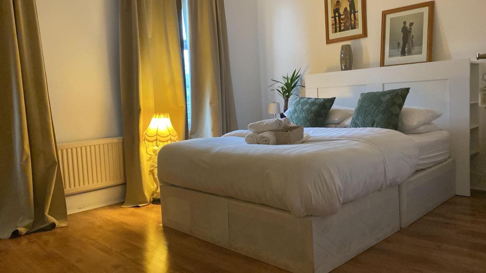 Park View Homestay Barking  Bagian luar foto