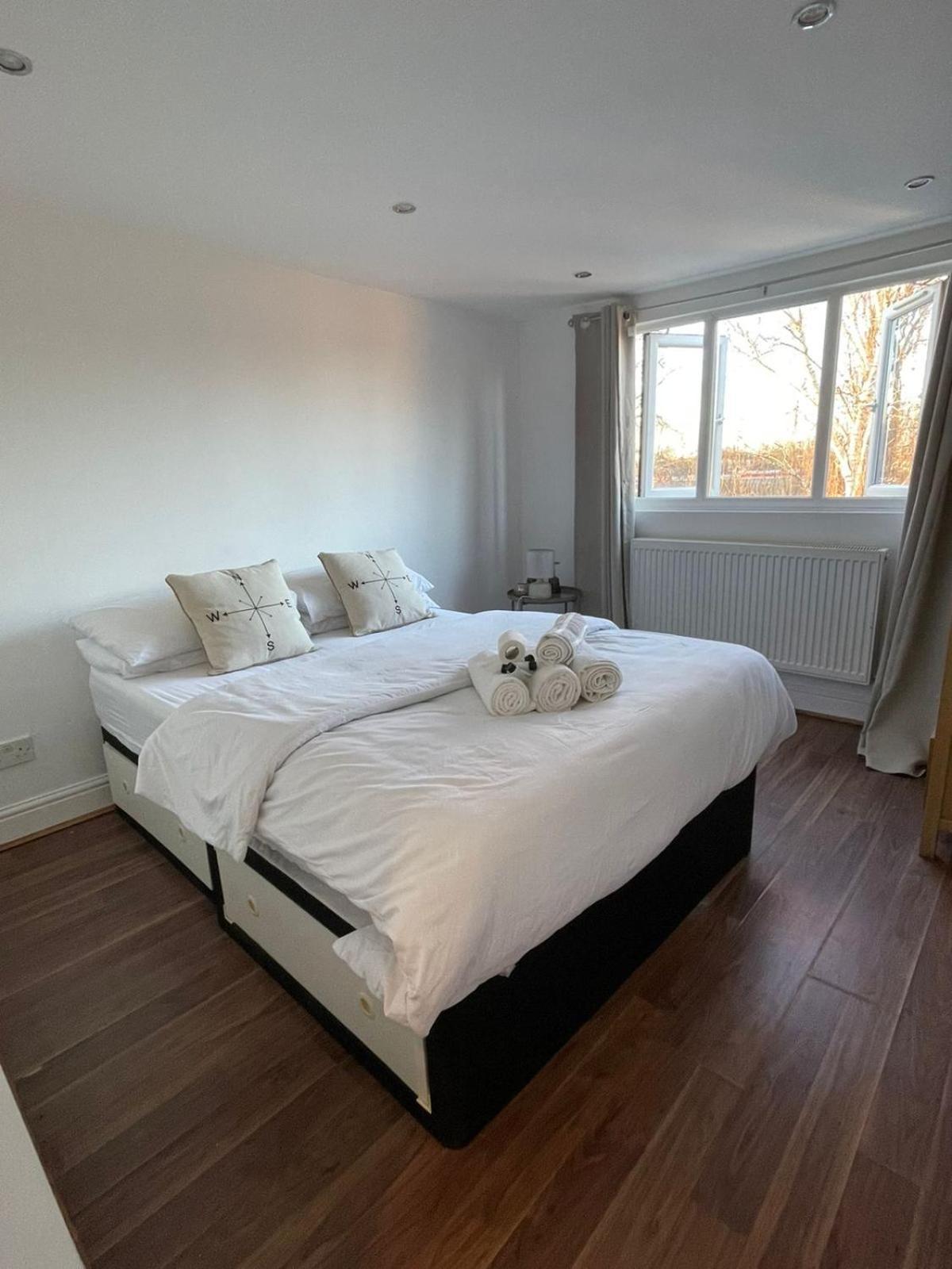 Park View Homestay Barking  Bagian luar foto